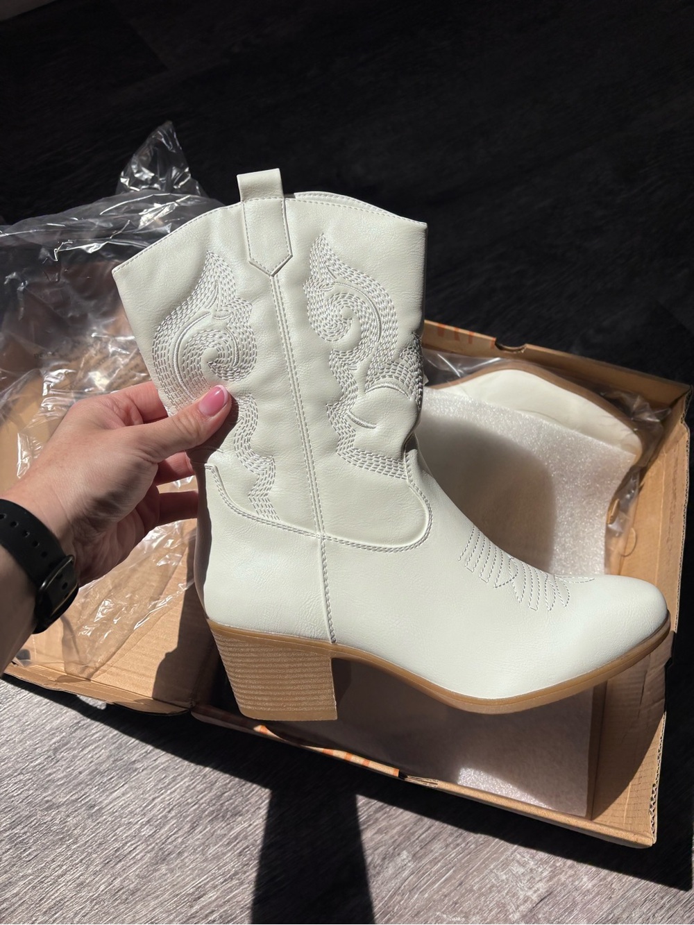 Women's White Western Embroidered Mid-Heel Boot